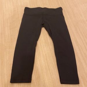 Lululemon black wunder under cropped
